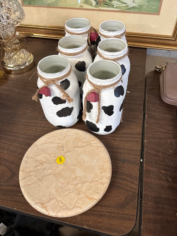 DECORATIVE COW JARS & MARBLE TRIVET