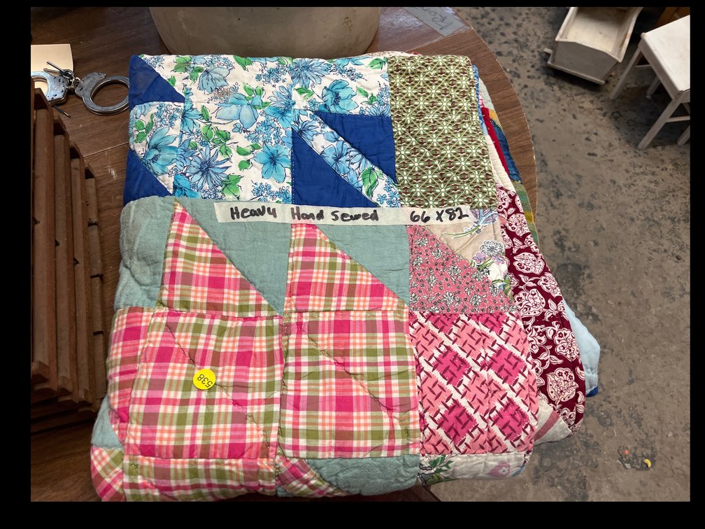 VINTAGE HAND SEWN QUILT 66x82