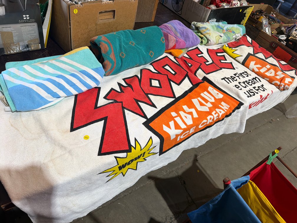 LOT OF BEACH TOWELS