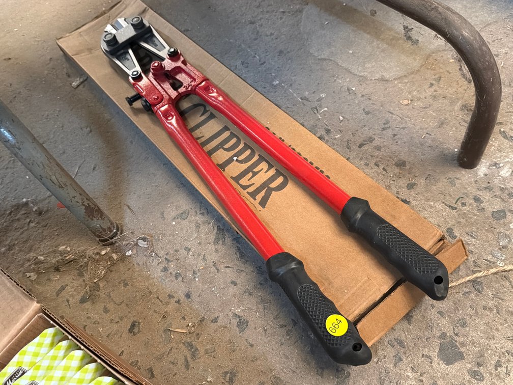 BOLT CUTTERS