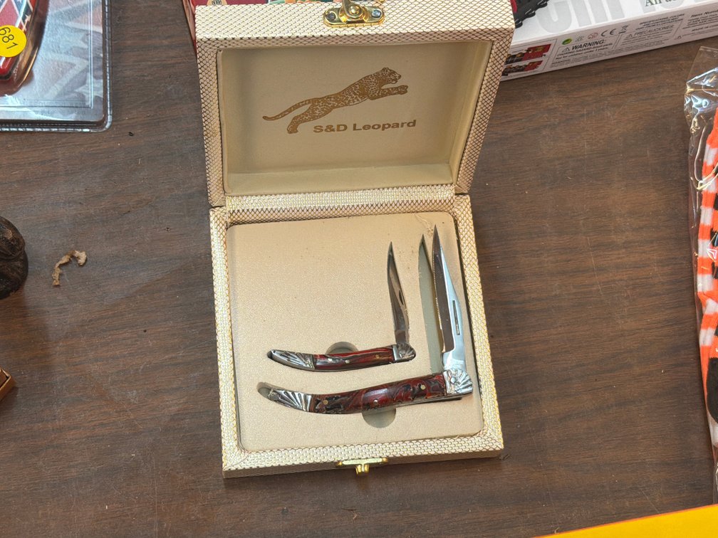 (2) KNIVES