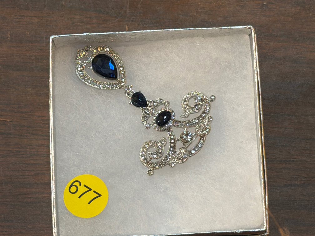 BROOCH