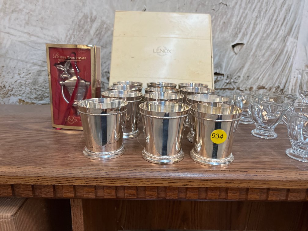 ORNAMENT AND METAL MINT JULIP CUPS