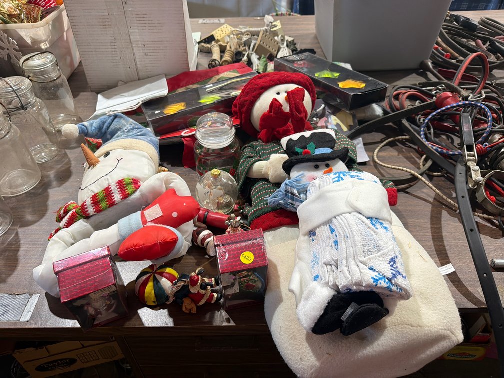 LOT OF CHRISTMAS DECOR