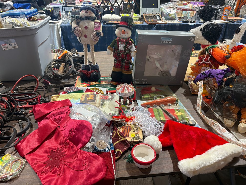 LOT OF CHRISTMAS DECOR