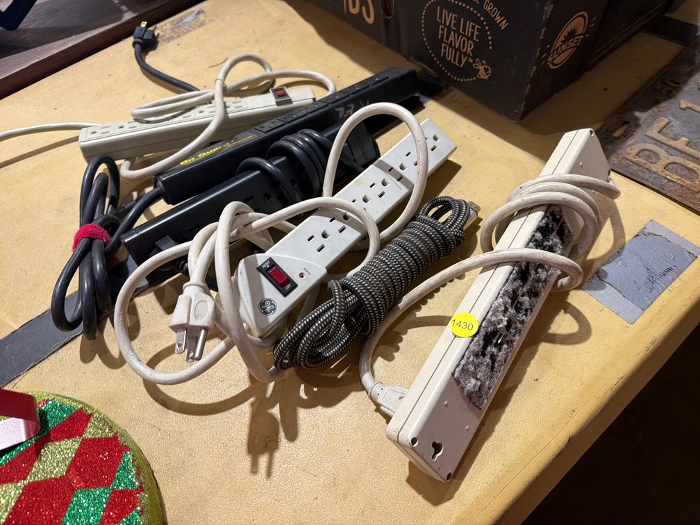 LOT OF SURGE PROTECTORS