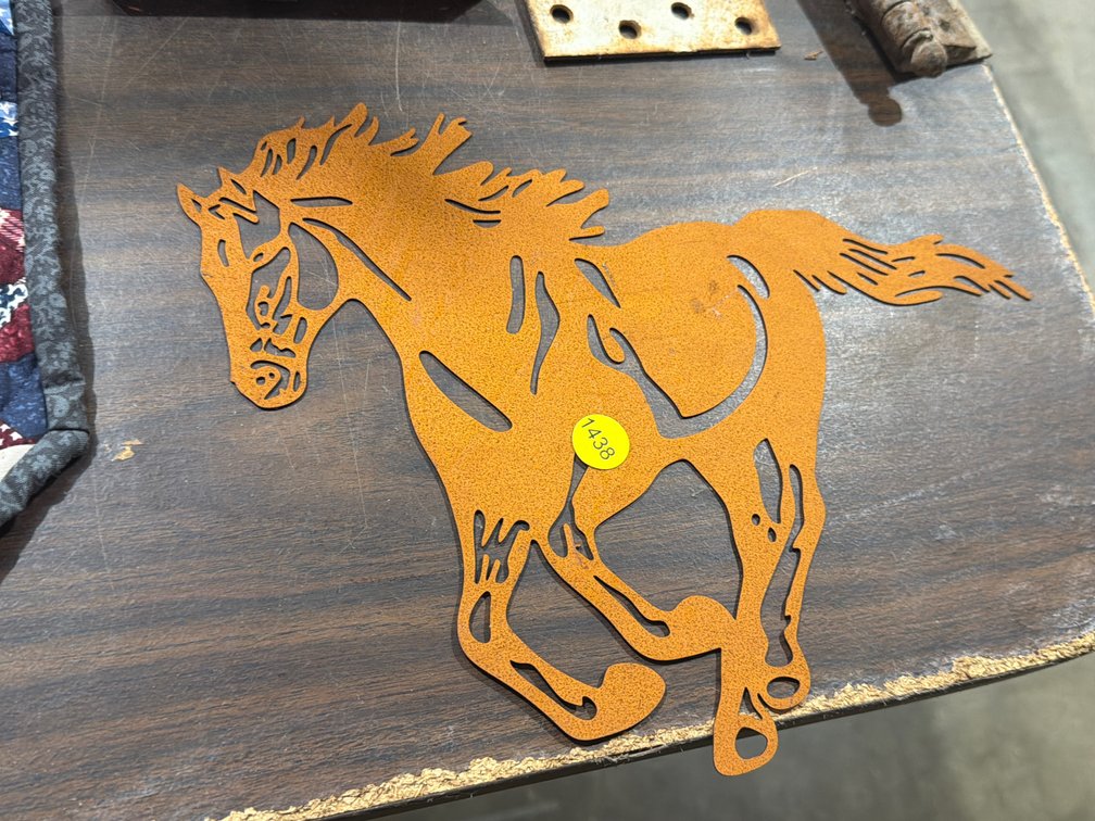 METAL HORSE SIGN