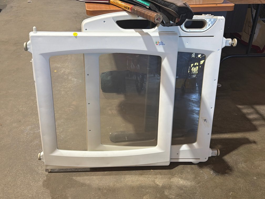 BABY GATE