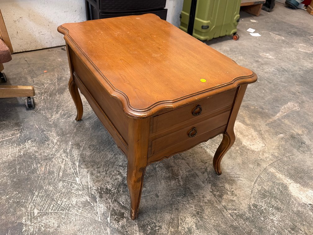 BASSETT FURNITURE END TABLE