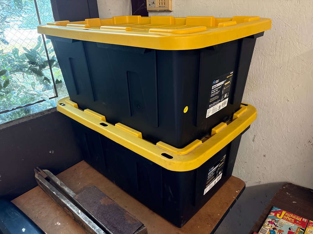 2 HEAVY DUTY STORAGE TOTES