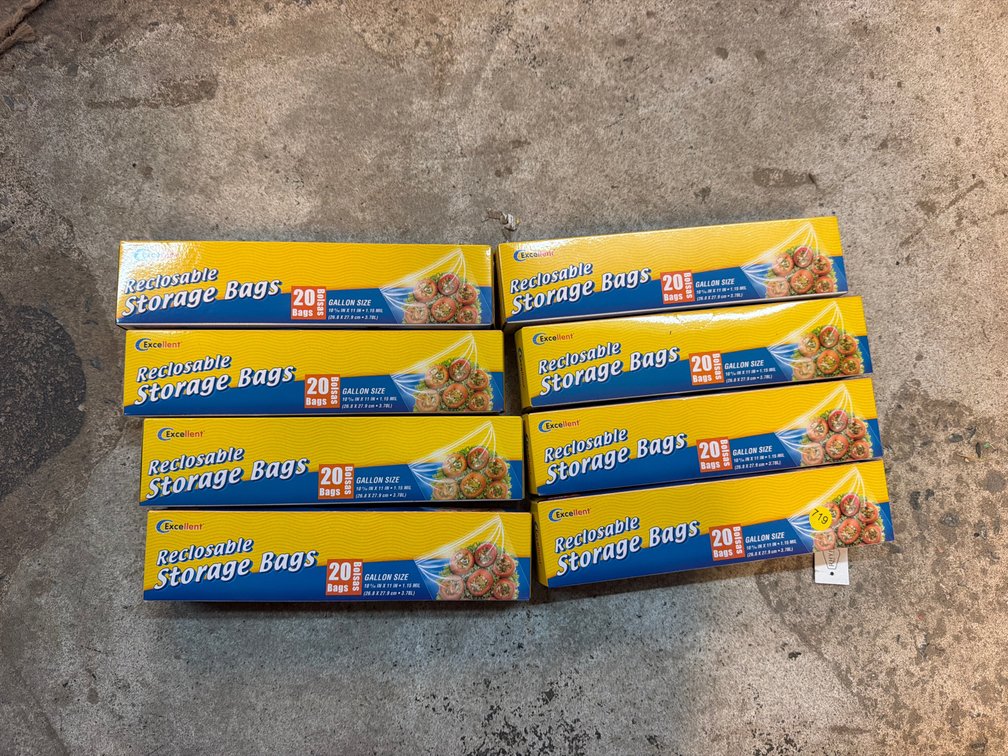 LOT OF GALLON SIZE STORAGE BAGS