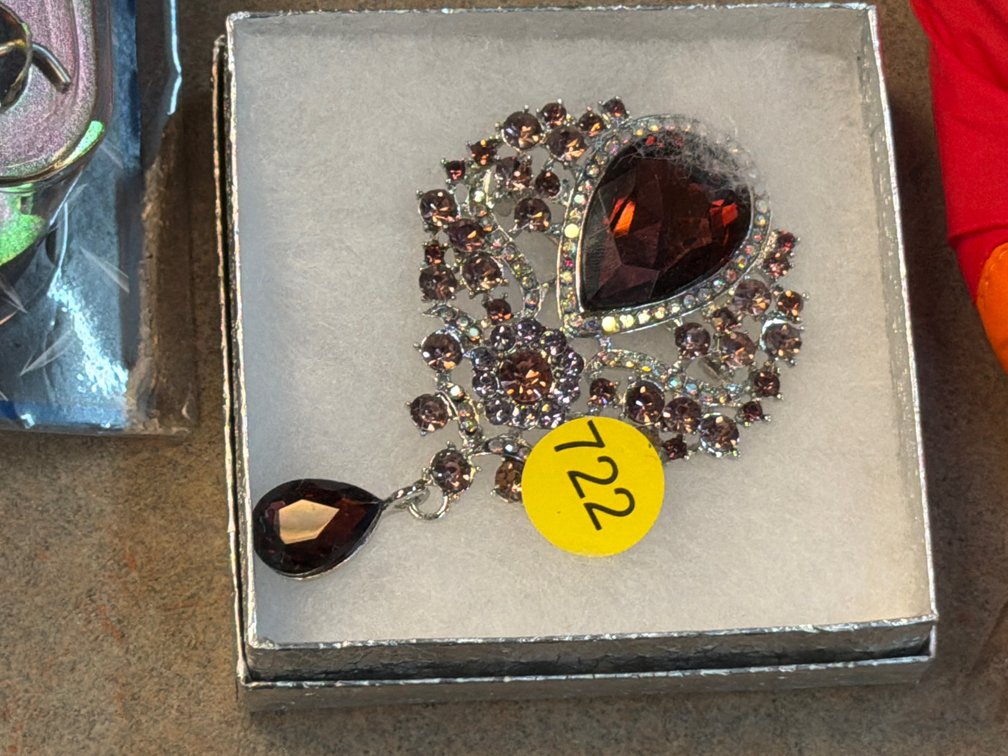 BROOCH