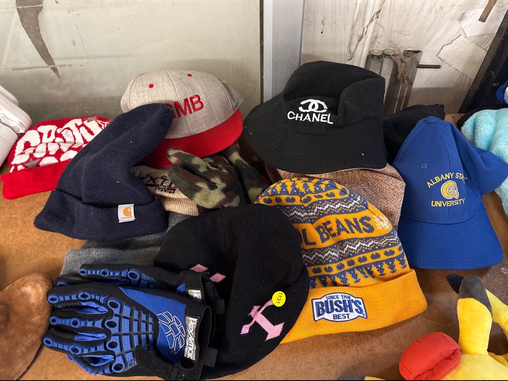 LOT OF GLOVES, BEANIES, CAPS, ETC