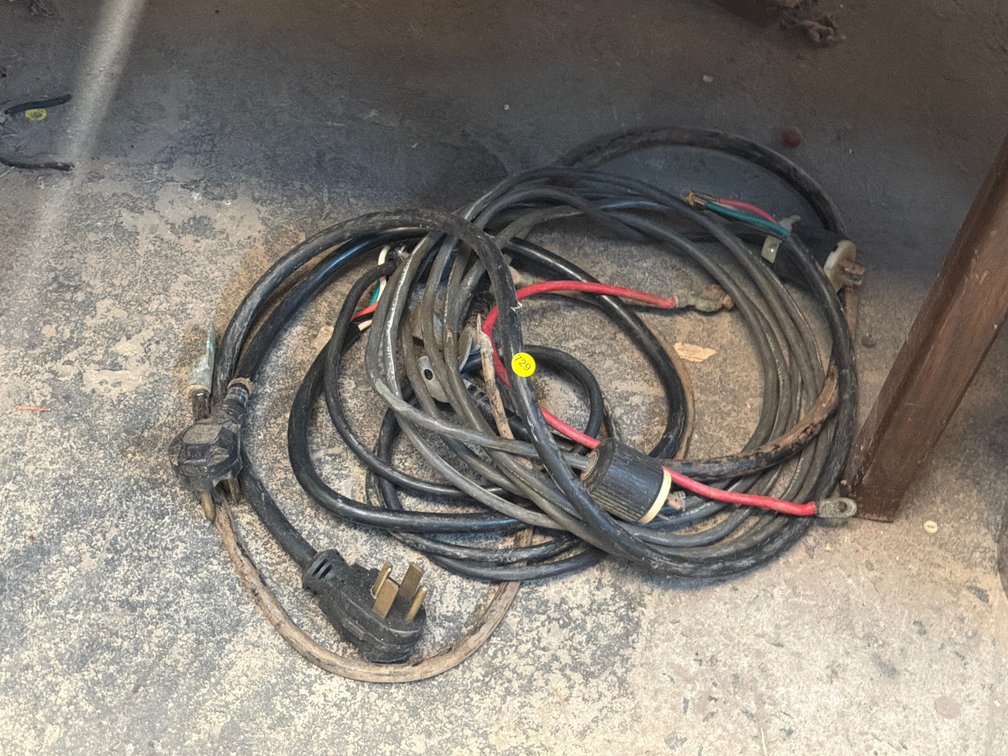 LOT OF ELECTRICAL CORDS