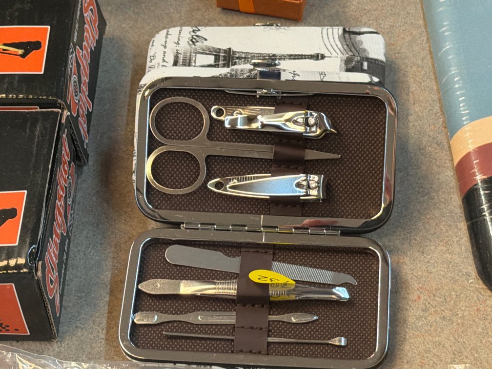 MANICURE TRAVEL SETS