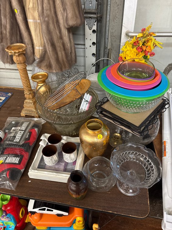 LOT OF DECOR, CANDLE HOLDERS, DISHES, ETC