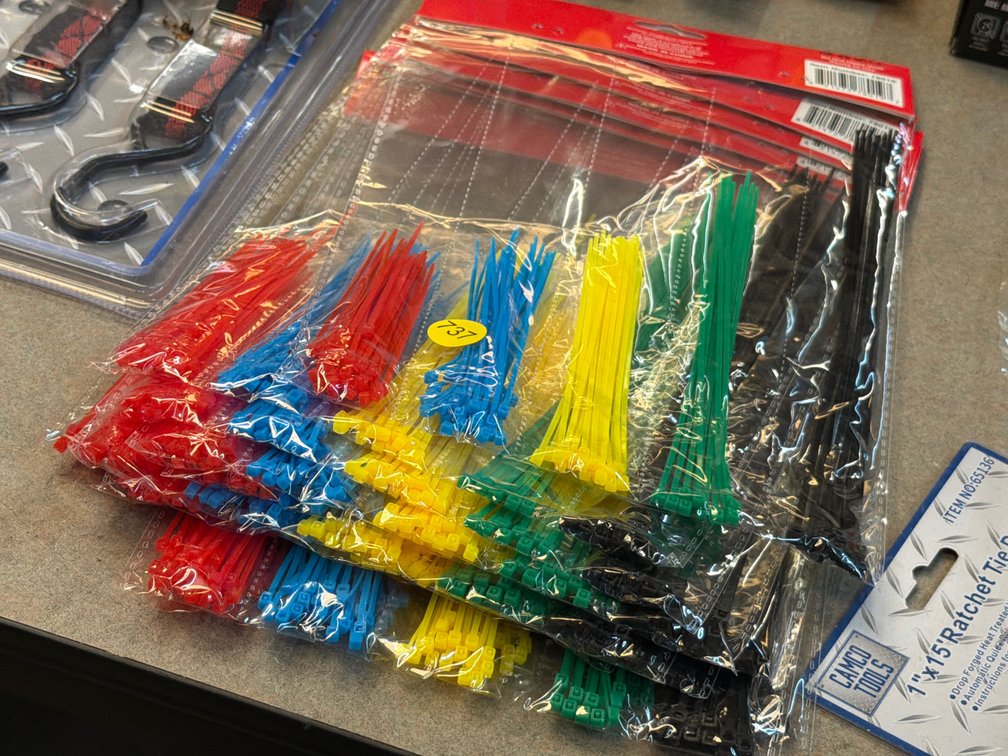 LOT OF ZIP TIES