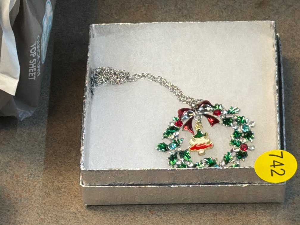 NECKLACE