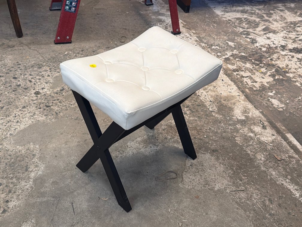 VANITY STOOL