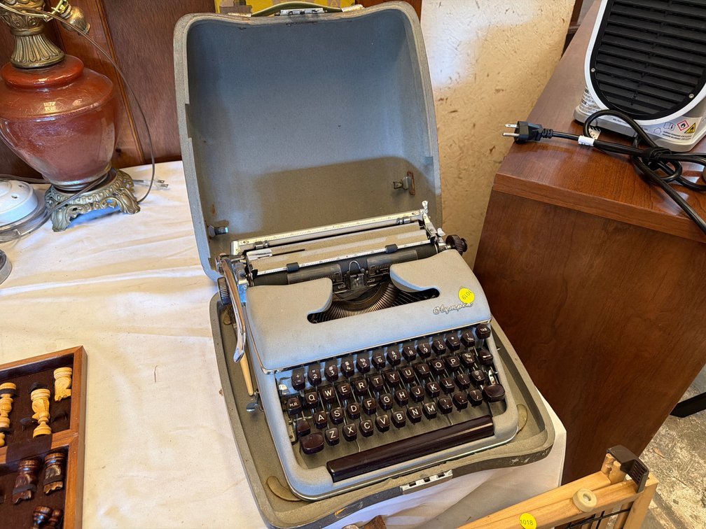 OLYMPIA TYPEWRITER