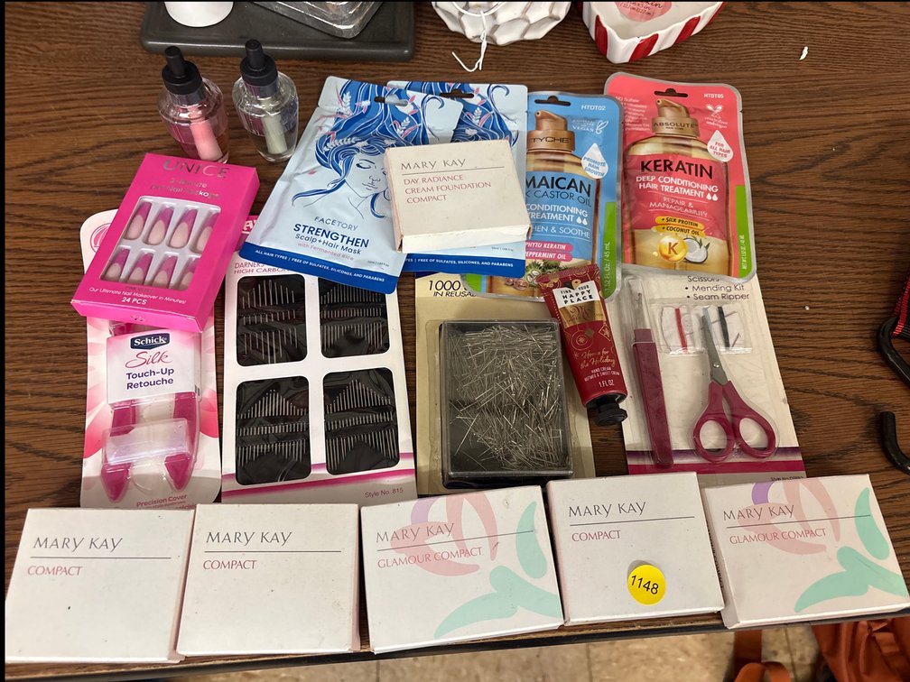 COSMETIC & SEWING LOT