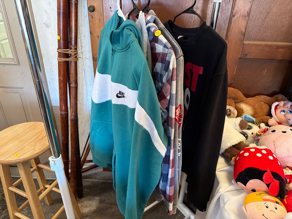 SWEATSHIRTS/HOODIES