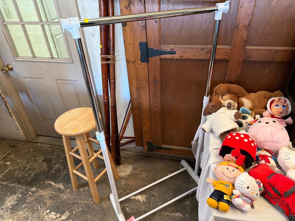 ROLLING CLOTHES RACK