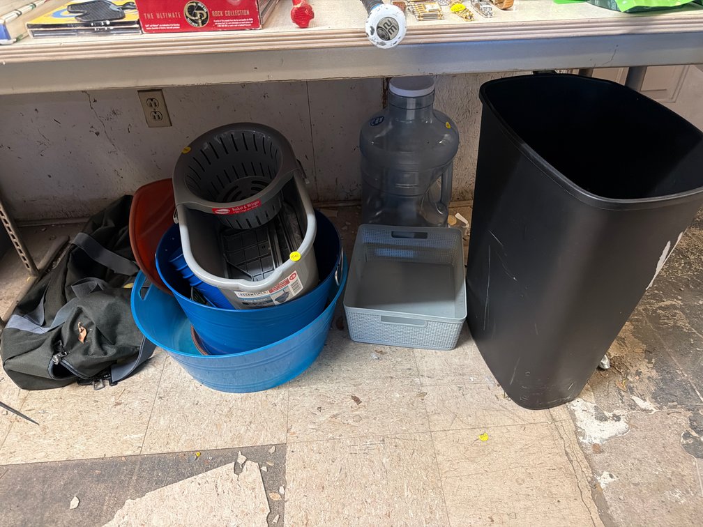TRASHCAN, VARIOUS BUCKETS, BAG