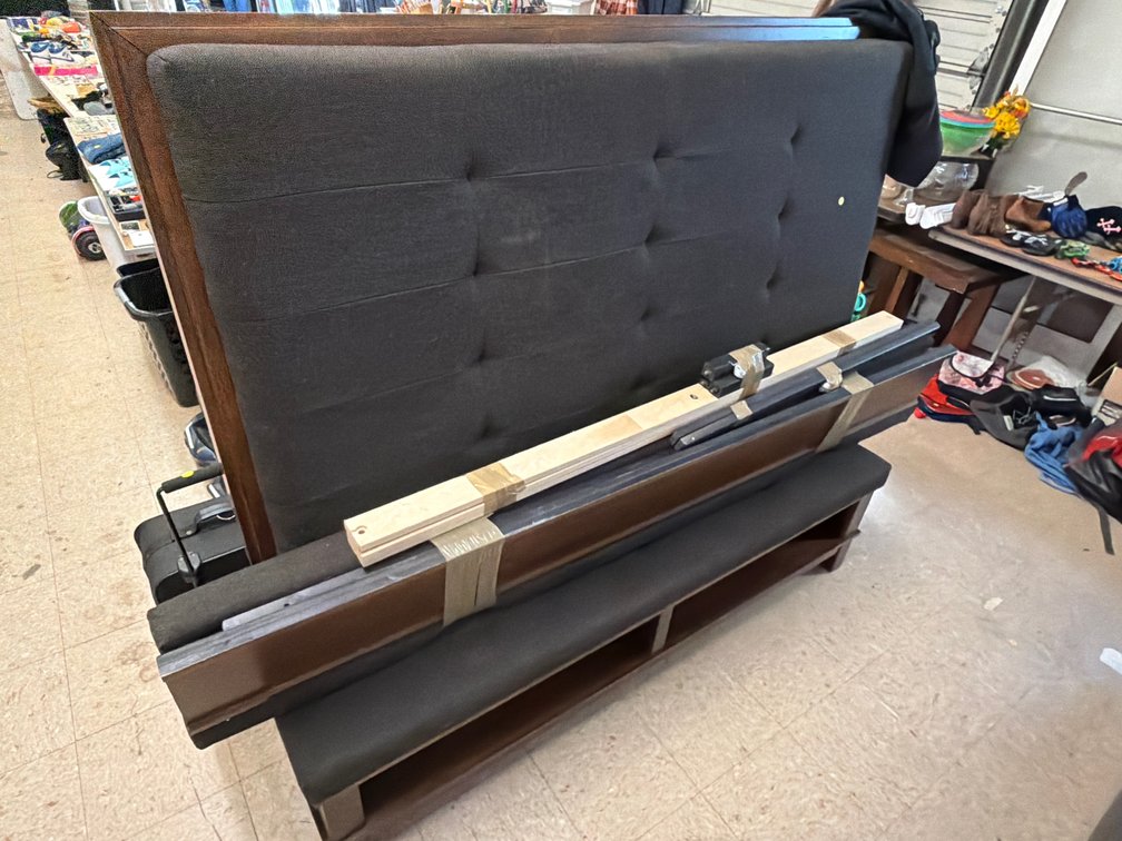QUEEN BED