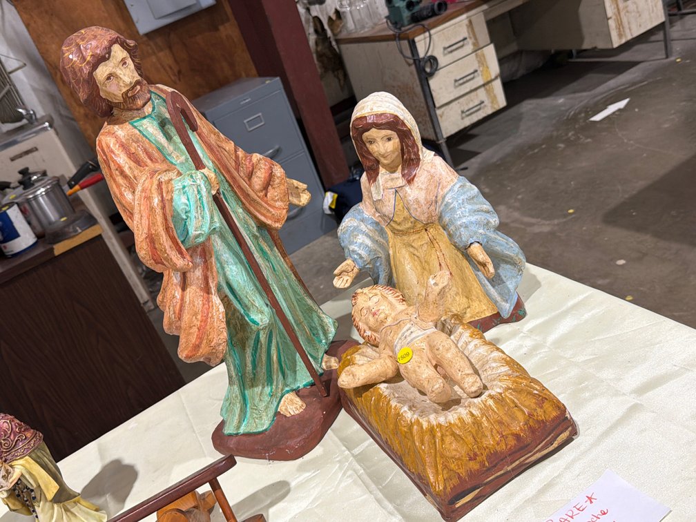 VINTAGE PAPER MACHE HOLY FAMILY