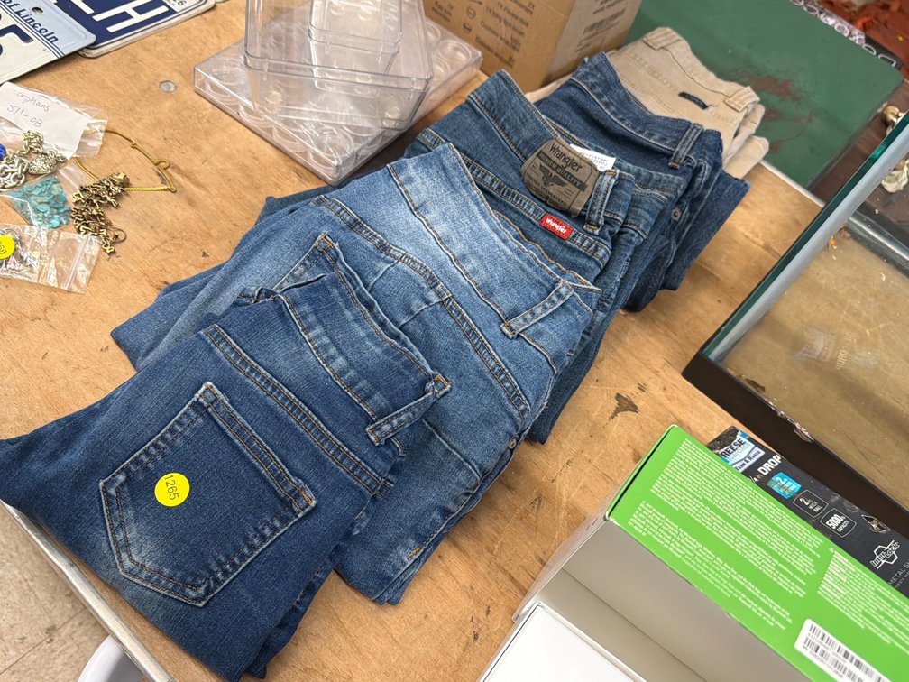 (4) PAIRS OF JEANS, (1) PAIR OF KHAKIS