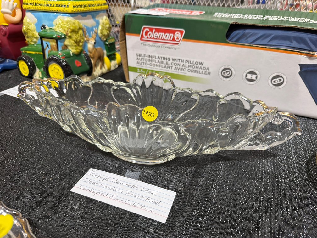 VINTAGE JEANETTE GLASS CLEAR GONDOLA FRUIT BOWL