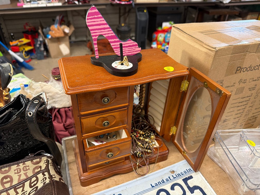 JEWELRY BOX & VARIOUS JEWELRY