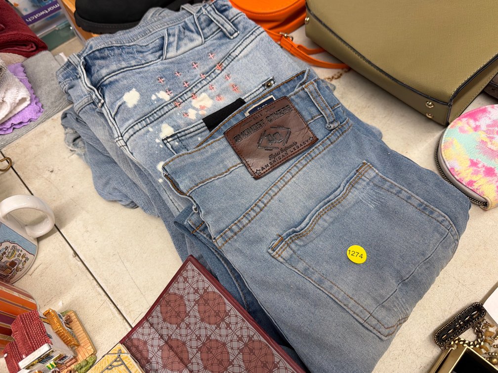 (3) PAIRS OF JEANS