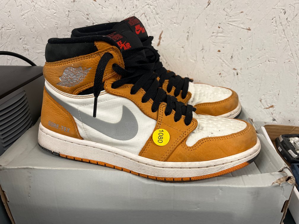 NIKE AIR JORDANS