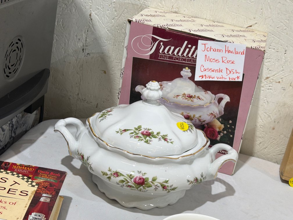 JOHANN HAVILAND MOSS ROSE CASSEROLE DISH