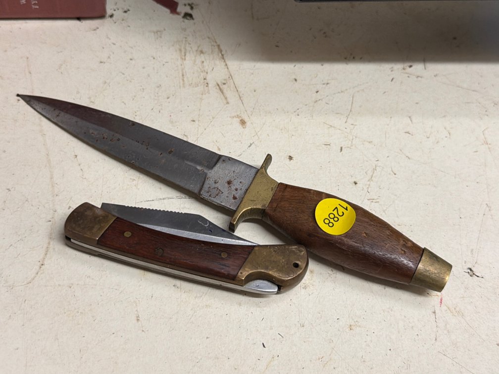 (2) KNIVES