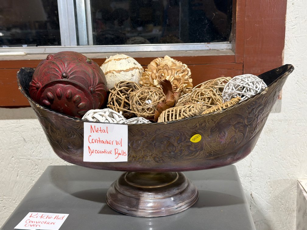 METAL BOWL WITH DECOR BALLS