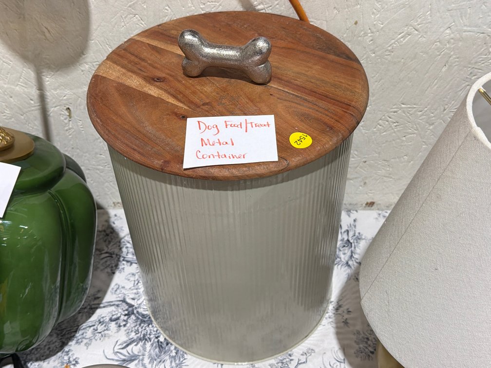 DOG FOOD CONTAINER