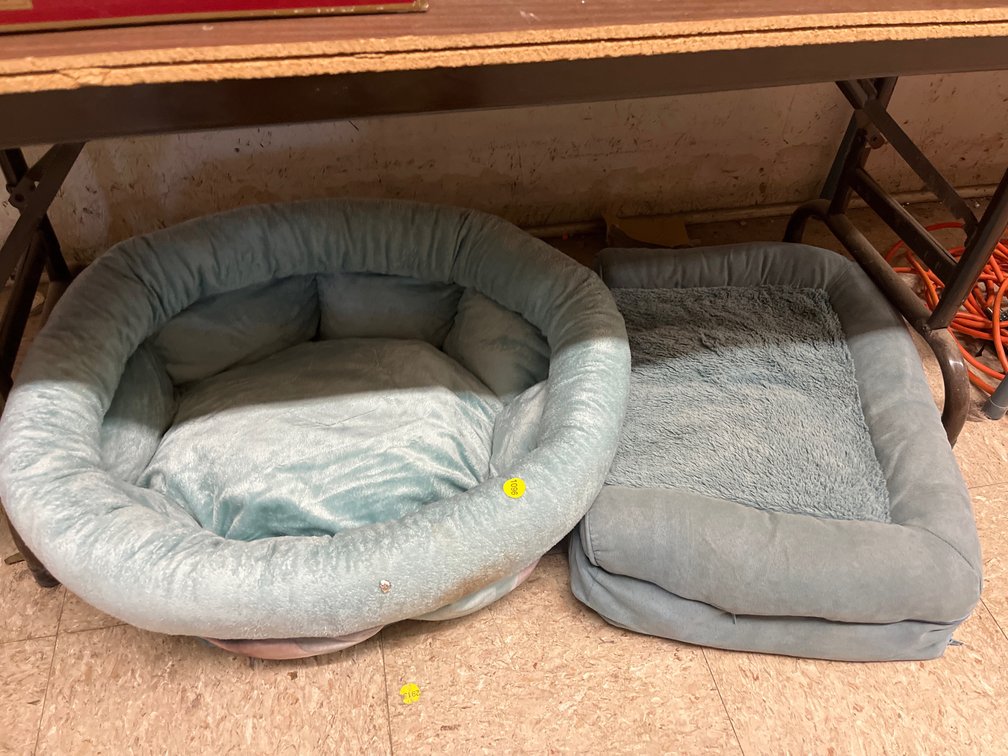 2 PET BEDS