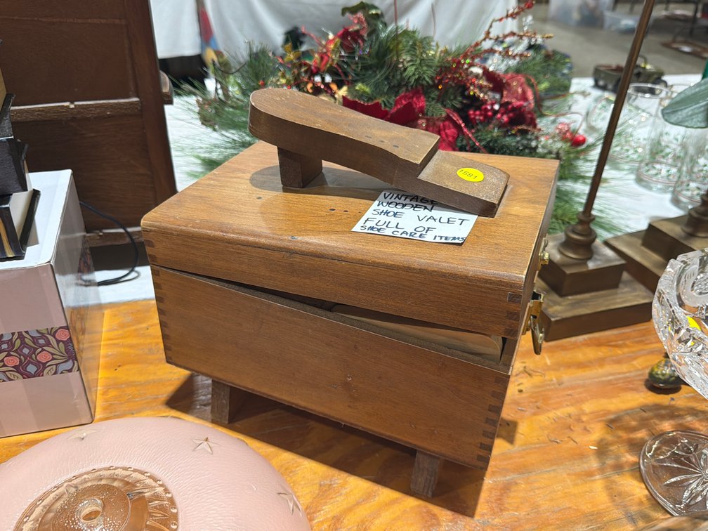 VINTAGE WOODEN SHOE VALET AND CONTENTS