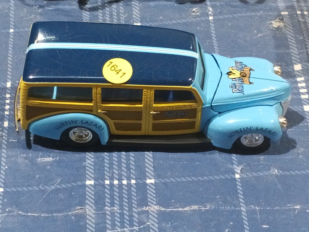 THE BEACH BOYS METAL VAN