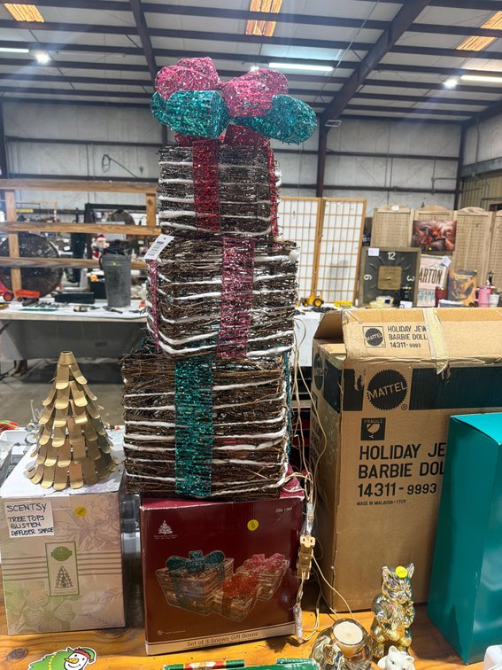 SET OF 3 LIGHTED GIFT BOXES