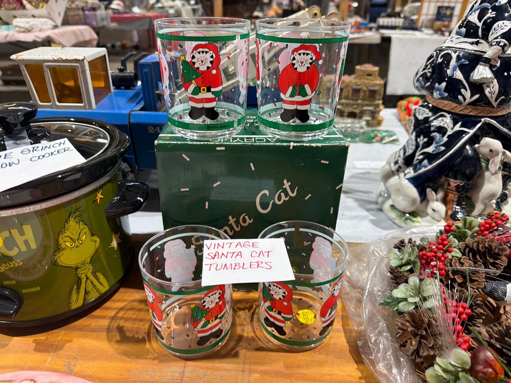 VINTAGE SANTA CAT TUMBLERS
