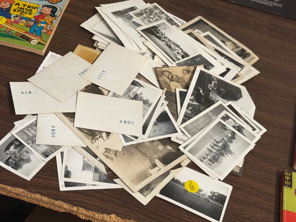 LOT OF VINTAGE PHOTOS