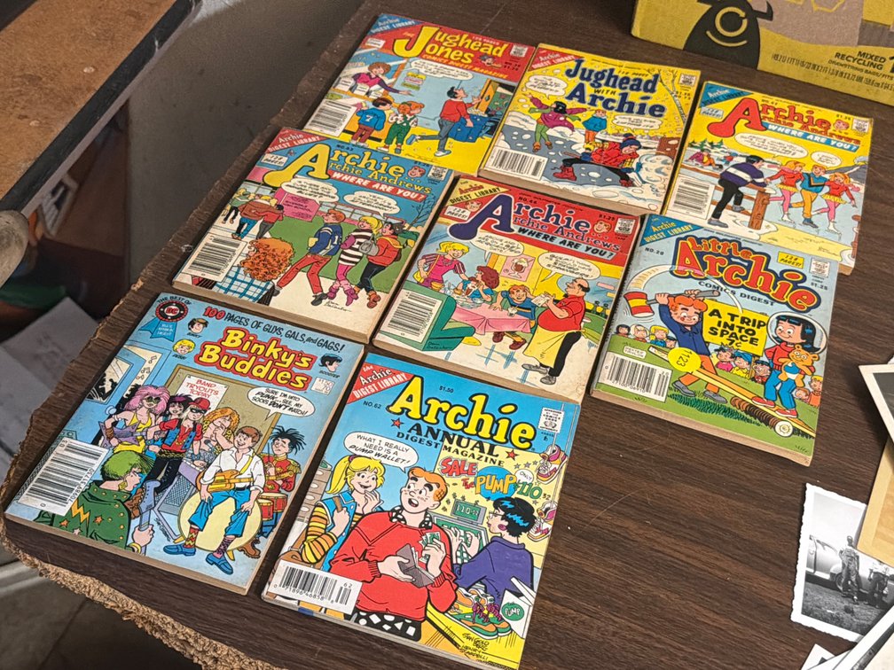LOT OF COMIC BOOKS