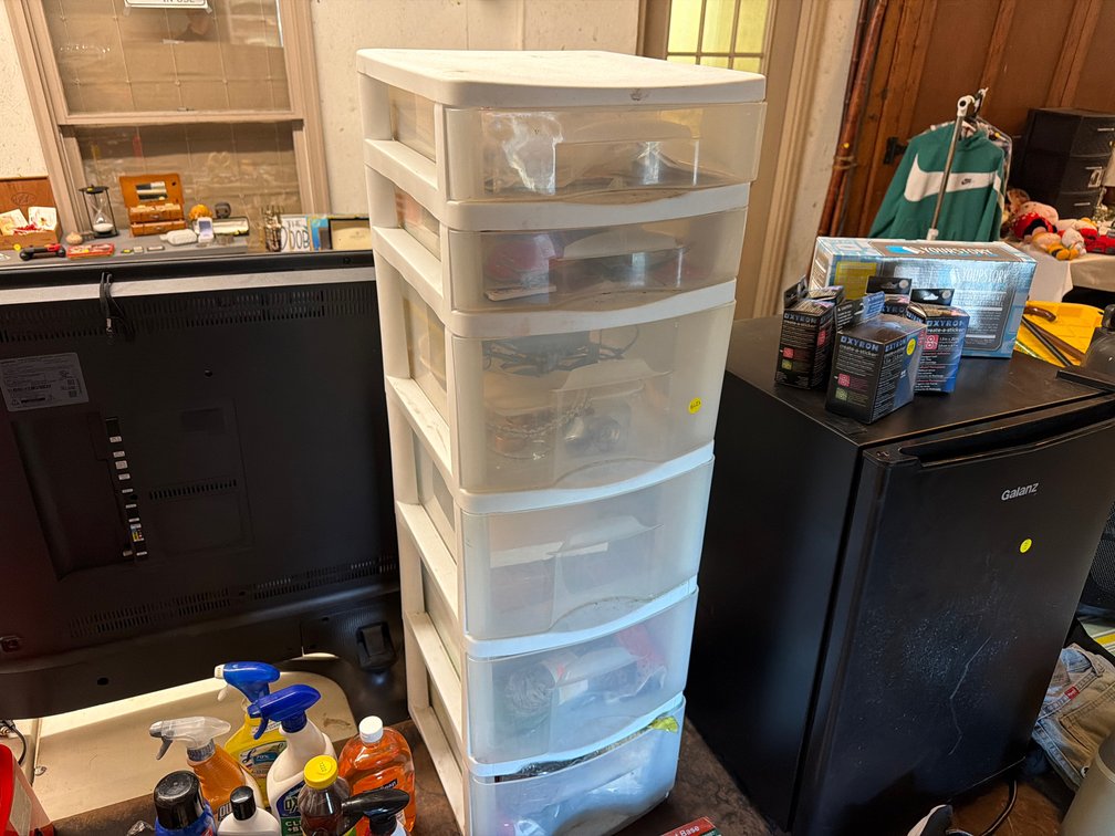 6 DRAWER STORAGE & CONTENTS