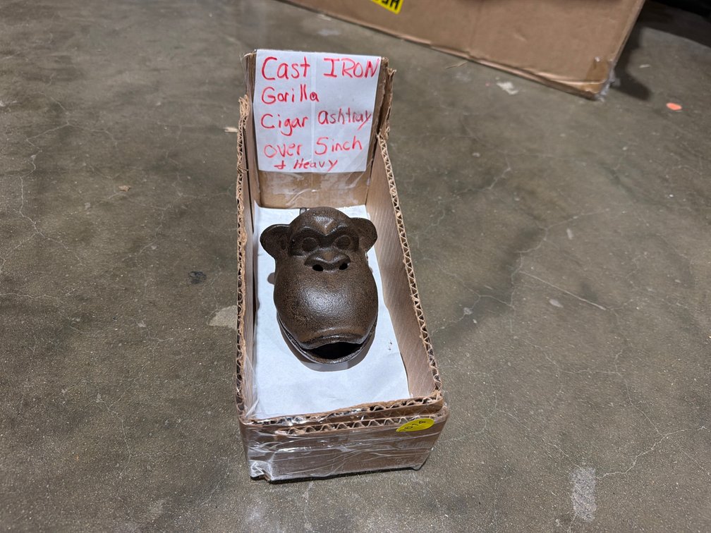 CAST IRON GORILLA CIGAR ASHTRAY