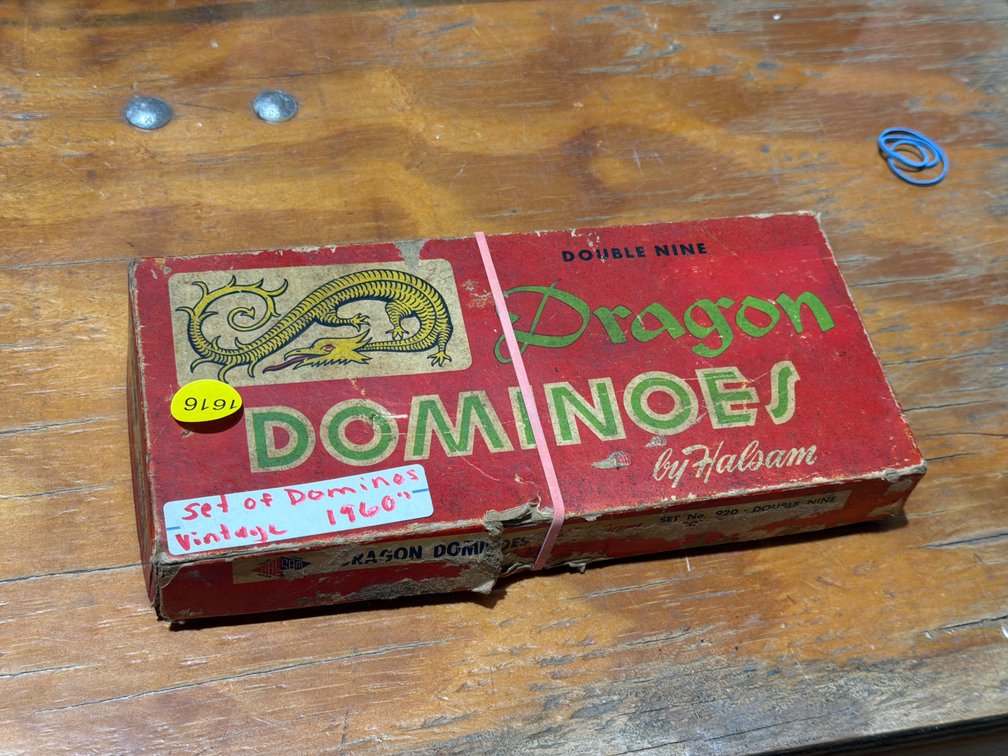 SET OF VINTAGE DOMINOS