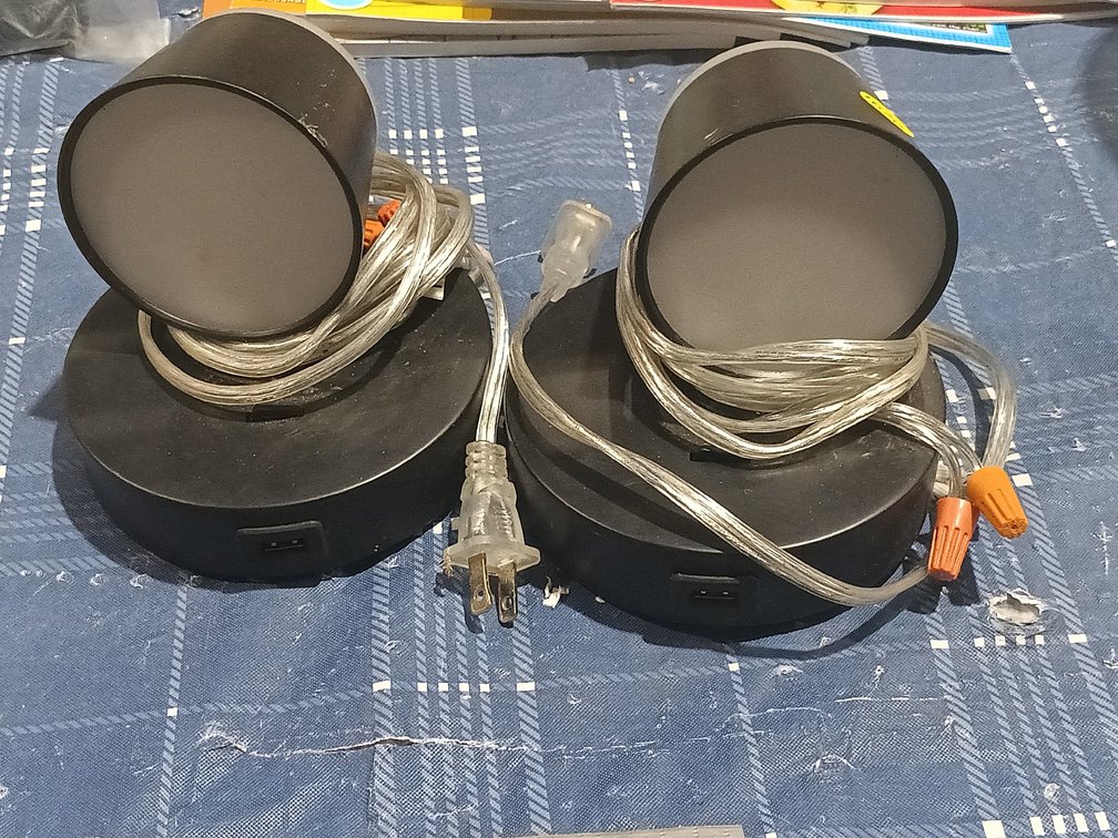 (2) CHARGEABLE LIGHT FIXTURES